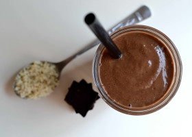 Koktajl jaglany „śliwka w czekoladzie”