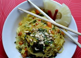 Szybki Pad Thai z ananasem