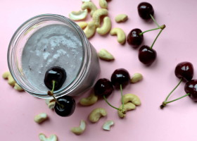 Parfait z czereśni i nerkowców