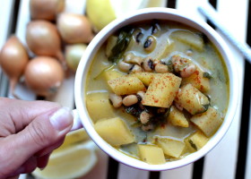 Zupa z brukwi ze szpinakiem i fasolą