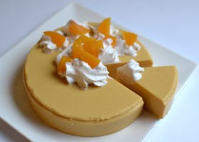 Brzoskwiniowy tofurnik na zimno